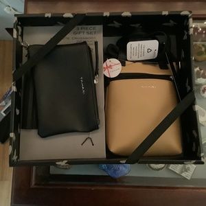 Tahari Gift Set
